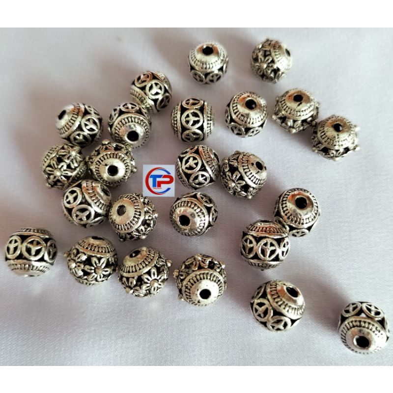 Charm bi chạm hoa văn cổ xưa 8li bạc thái đẹp làm vòng