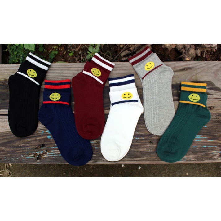 Vớ cotton mặt cười bên trong phong cách thể thao, trẻ trung, năng động.