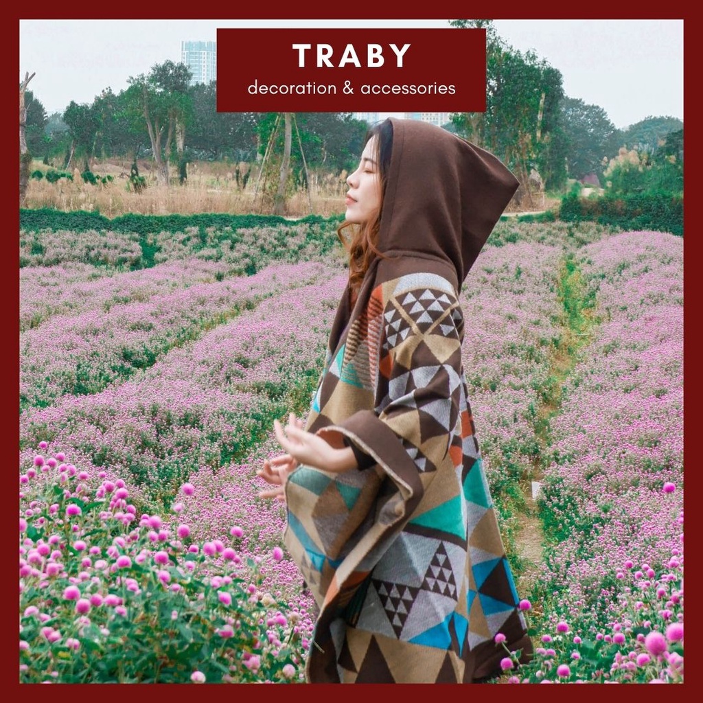 Áo choàng có mũ họa tiết tam giác sắc màu