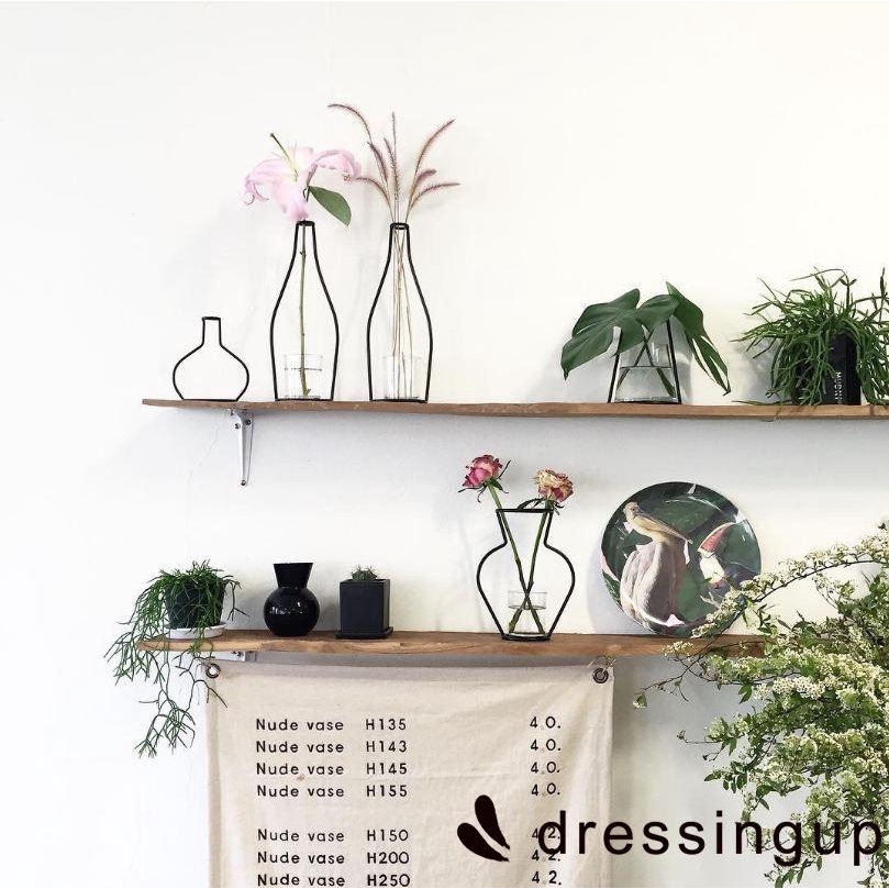 Khung đựng lọ hoa thiết kế đơn giản dùng để trang trí nội thất