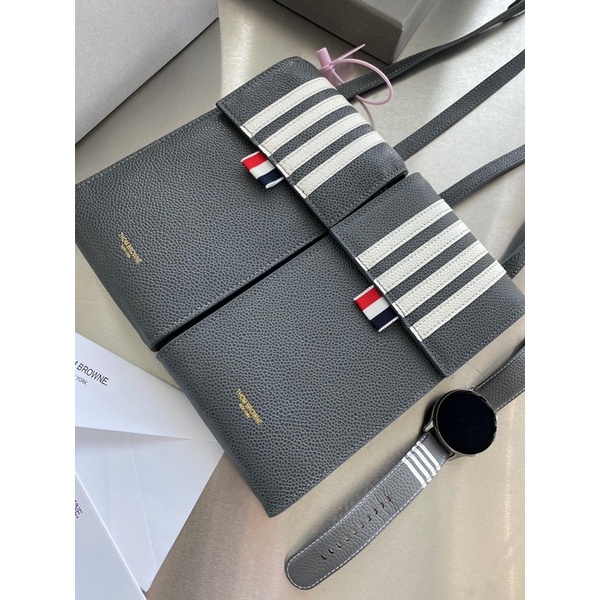 Túi đeo chéo đựng điện thoại da thật cao cấp thương hiệu Thom Browne TB hàng vip 1-1