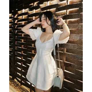Đầm tay voan cổ v