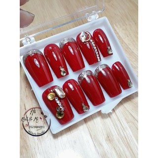 Móng tay giả thiết kế