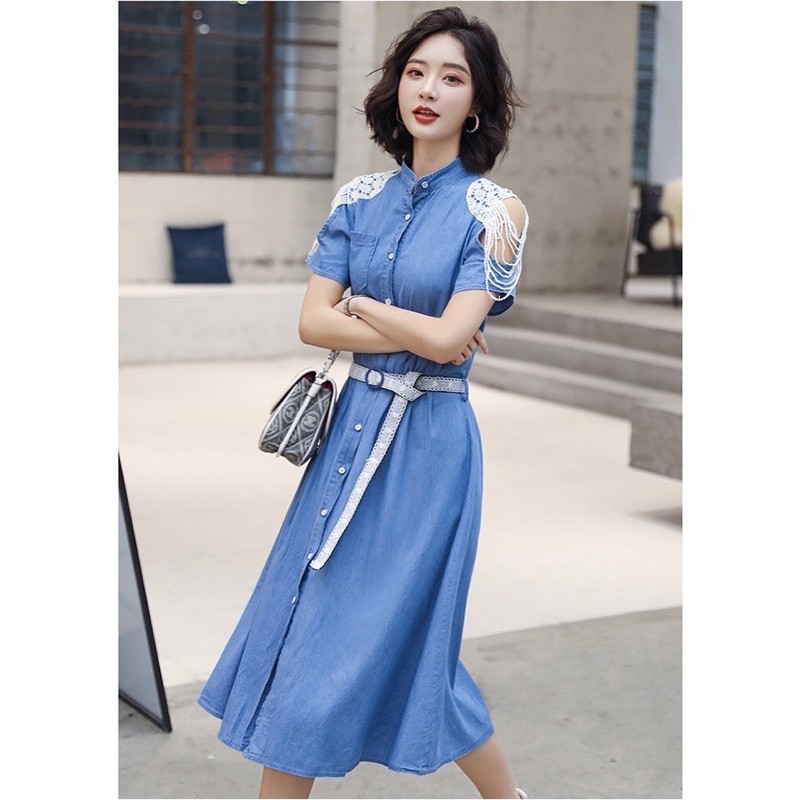 Đầm jean cổ sơ mi hở vai phối ren điệu đà