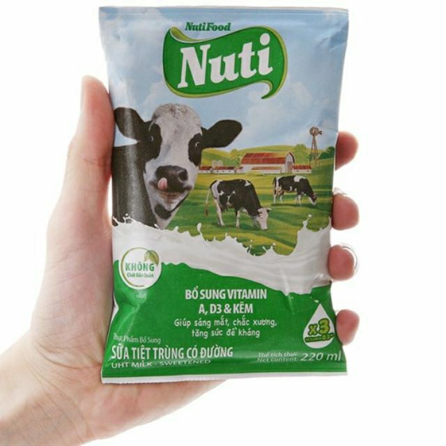 COMBO 10 BỊCH SỮA TIỆT TRÙNG NUTIFOOD_220ML_DATE 6 THÁNG