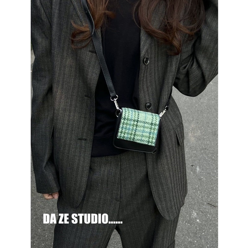 DAZE STUDIO - TÚI ĐEO CHÉO MINI XANH CARO