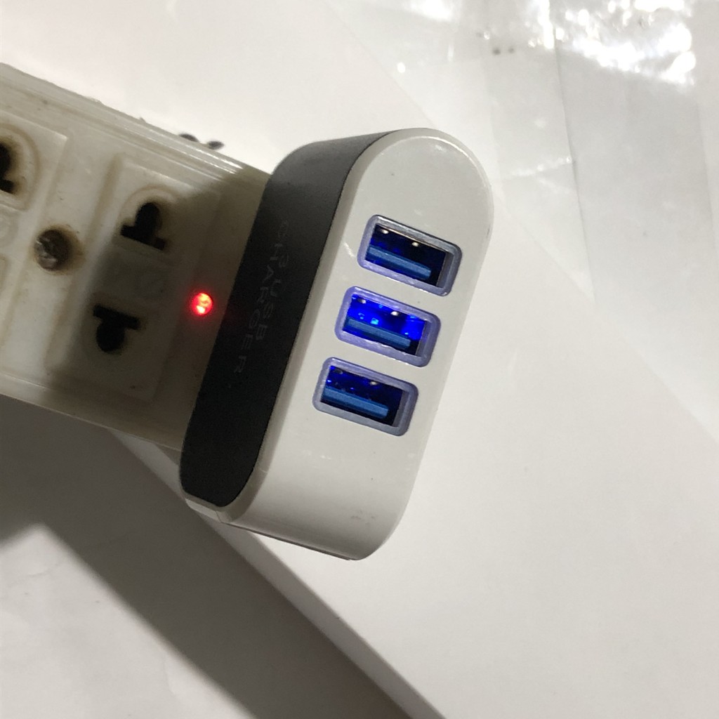 Củ sạc 3 cổng USB - Sạc đa năng có đèn Led-Giá rẻ như cho-Thuận tiện cho đi du lịch