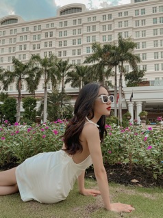 Đầm hở lưng cột dây Zusi