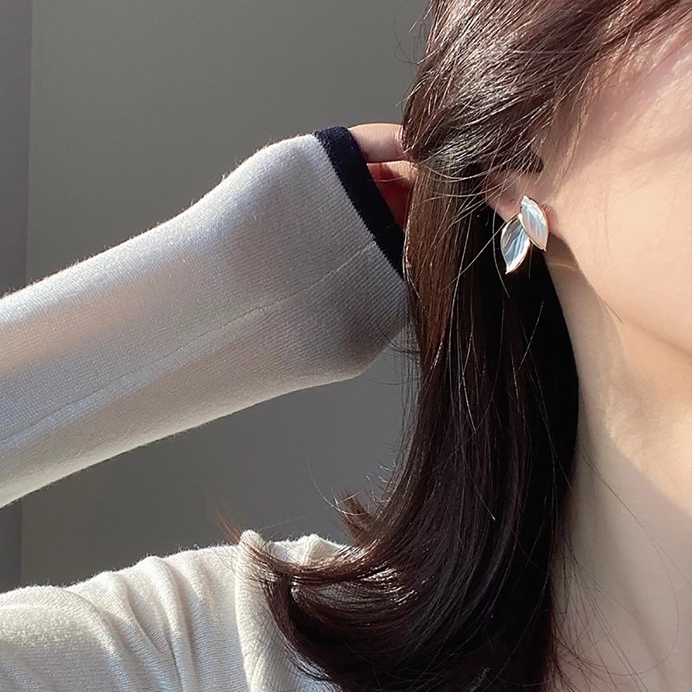 Bông Tai Hình Chiếc Lá Bằng Hợp Kim Màu Tương Phản Phong Cách Hàn Quốc Thời Trang Cho Nữ Màu Sắc