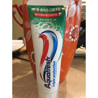 Kem đánh răng Aquafresh nội địa Nhật Bản 140g