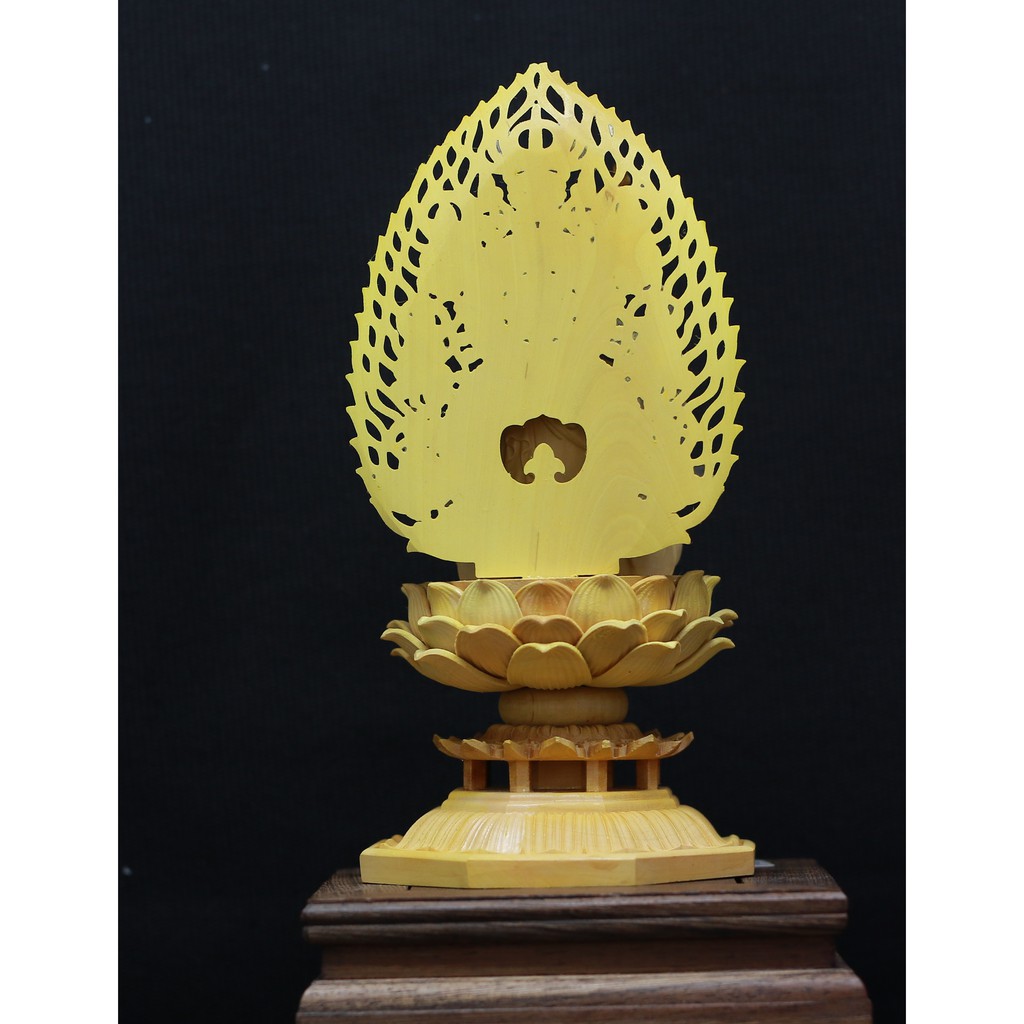 Tượng gỗ Phật Bà Quan Âm có hào quang ( gỗ Hoàng Dương kích thước 8.5x8.5x17cm DxRxC)