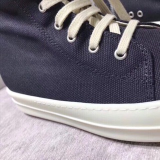 Giày sneaker cao cổ