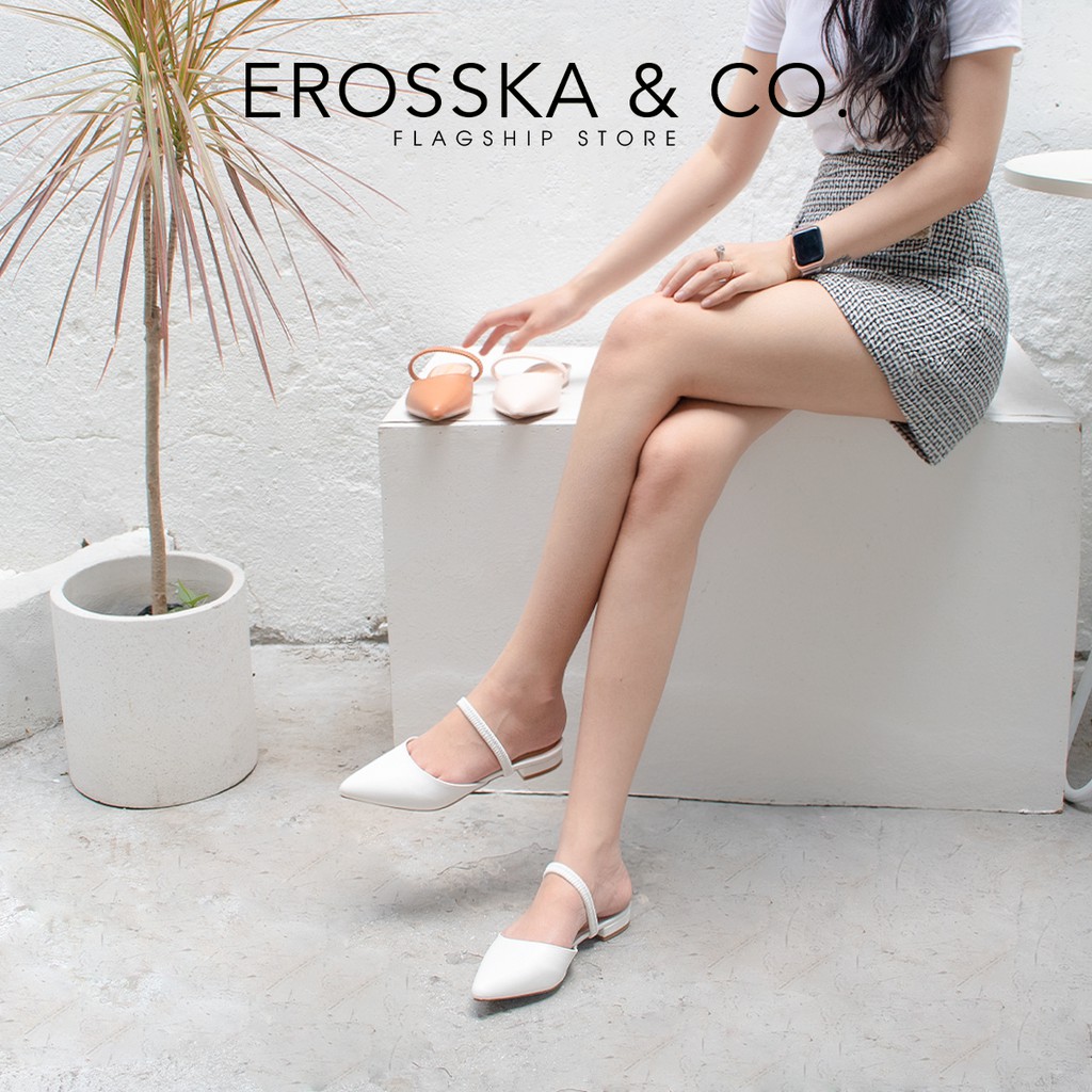 Erosska - Giày mũi nhọn gót bệt 1,5 cm màu đen - EL019