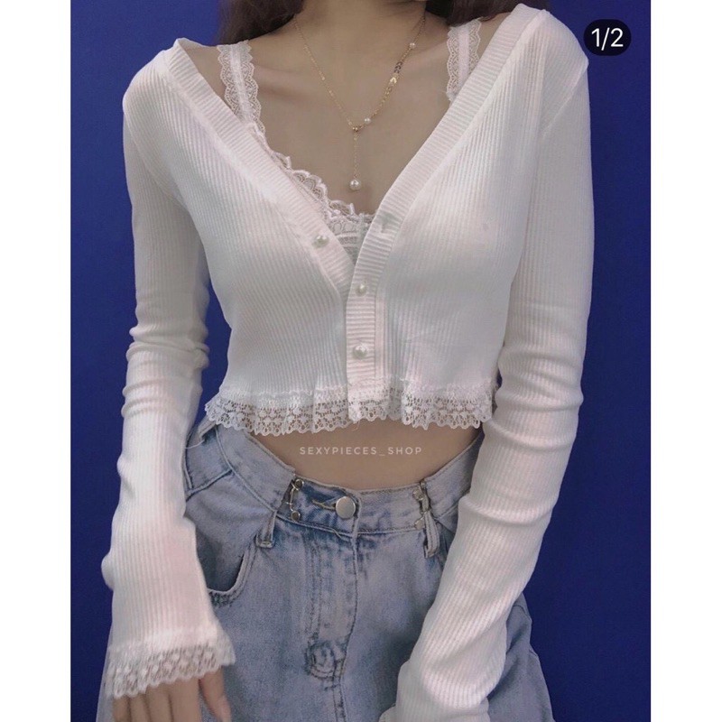 Áo kiểu cổ V phối hàng nút viền ren siêu hot hit , chất thun gân mềm mịn