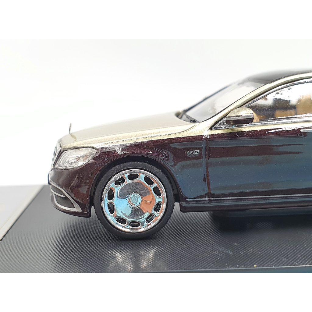 Xe Mô Hình Mercedes-Maybach S-Class 1:64 Master (Vàng Đồng Mui Đen)