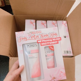 Sữa rửa mặt Pond's