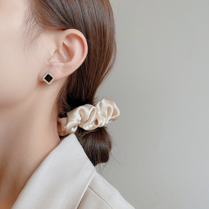 Khuyên tai nhỏ màu đen đính ngọc trai giả đơn giản phong cách Pháp cổ điển cho nữ