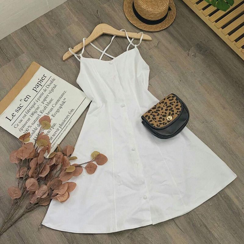 Đầm trắng dây chéo nút bọc