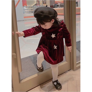 váy nhung đỏ ngôi sao