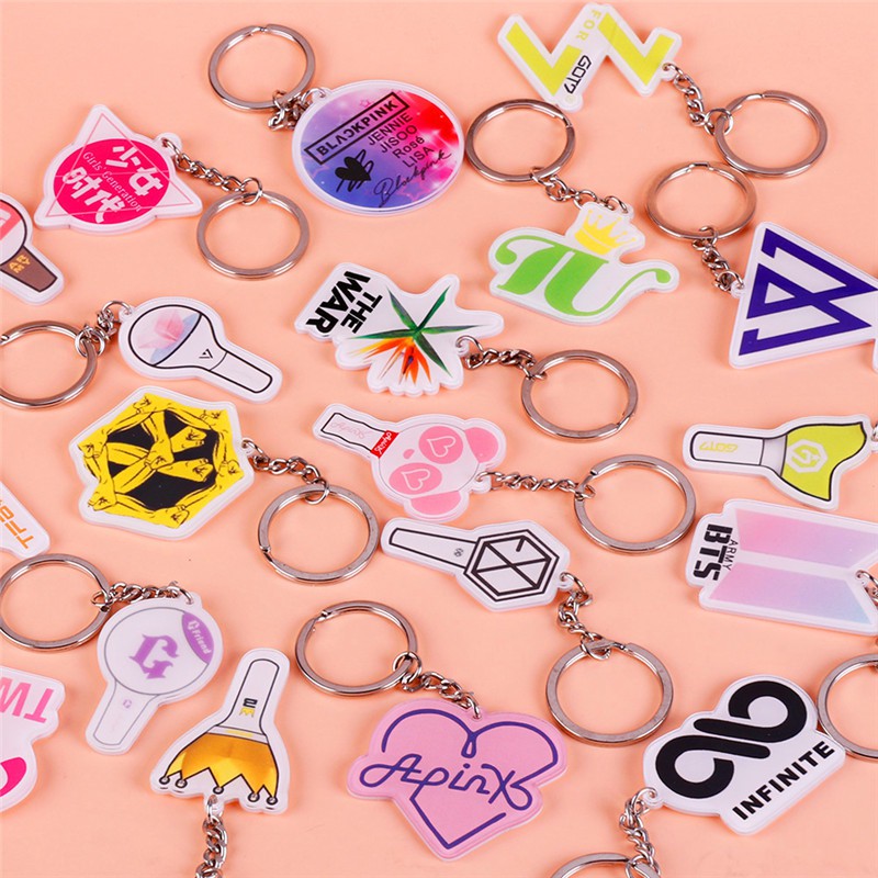 Móc khóa nhiều kiểu dáng xinh xắn dành cho fan hâm mộ các nhóm nhạc Kpop