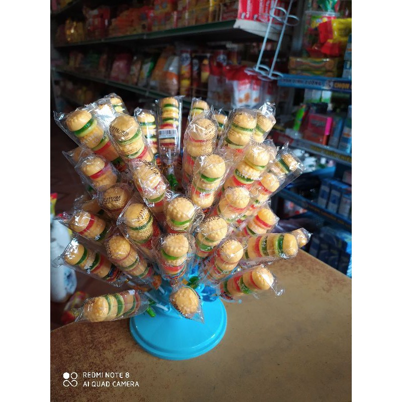 Xách 60 que kẹo dẻo xiên cực ngon