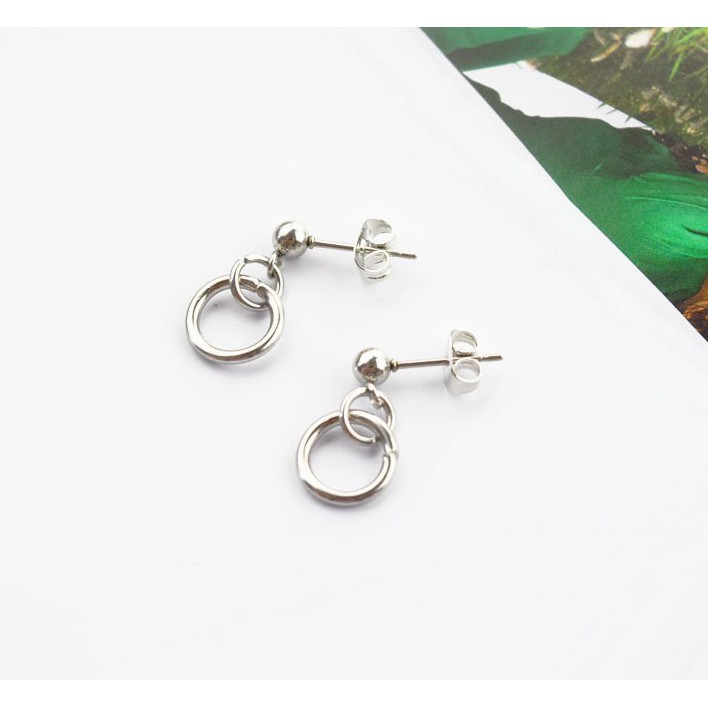 Khuyên tai Vương Nhất Bác, titan, cực chất