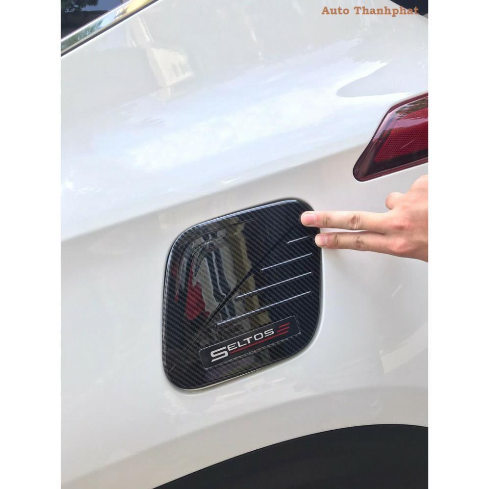 Ốp Nắp Bình Xăng Kia Seltos 2020 - 2022 Mẫu Carbon