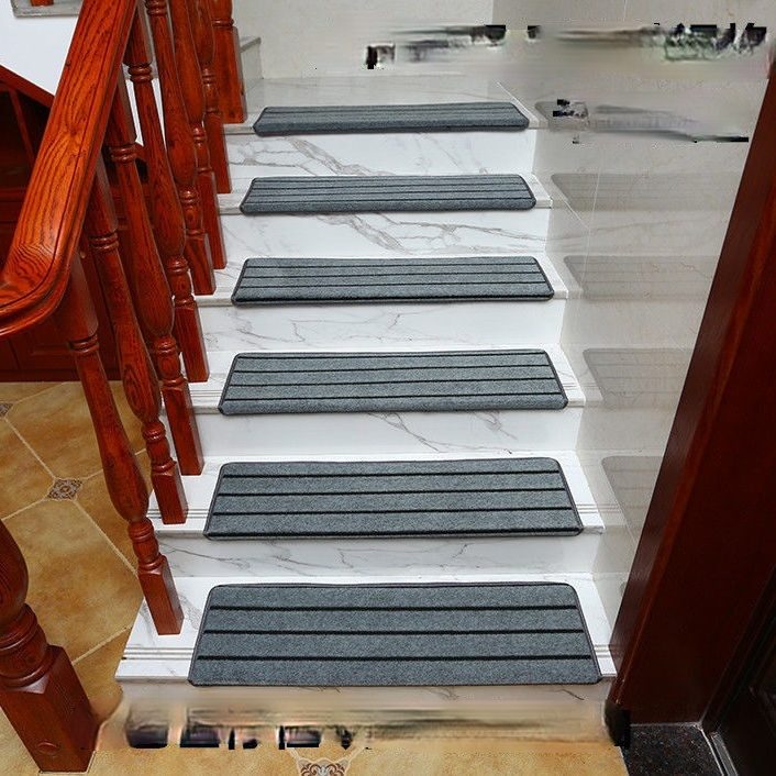 Thảm lót bậc cầu thang kiểu dáng cổ điển sang trọng