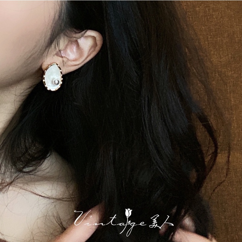 Khuyên tai Bông tai "Sự ra đời của thần Vệ nữ" phong cách cổ điển Hong Kong không đối xứng Emlux Jewelry Store