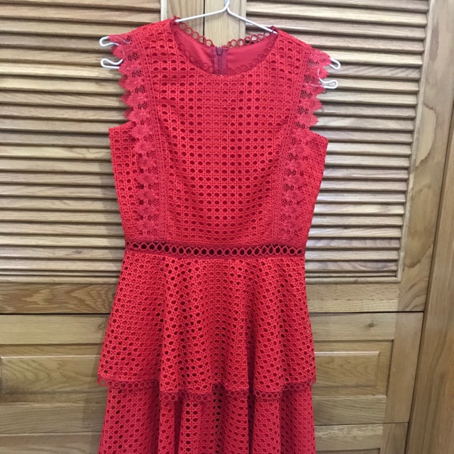 Váy đỏ diện tết