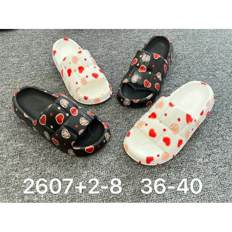 Dép quai ngang nữ, dép bánh mỳ IN HÌNH TRÁI TIM- 2 màu đen trắng