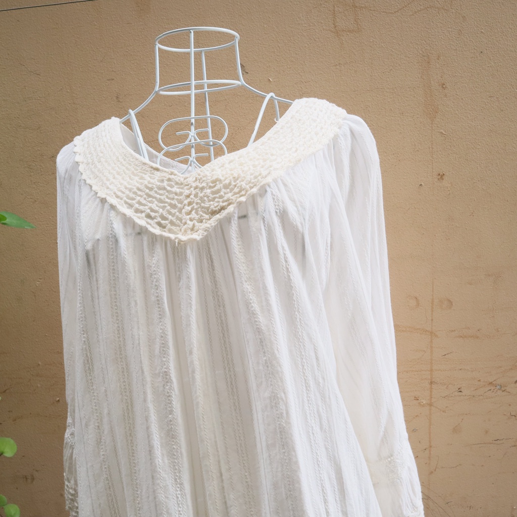 Áo trắng phối ren -2hand