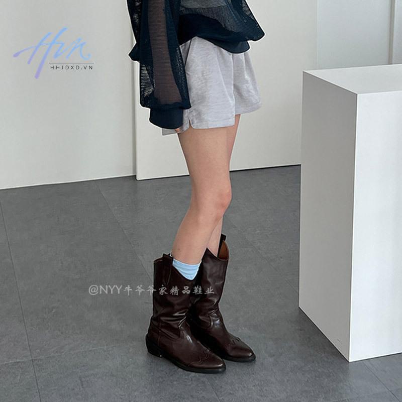 Giày Bốt Cao Bồi Bằng Da Thật Mũi Nhọn Gót Dày Vừa Vặn Phong Cách Cao Bồi Phương Tây Cho Nữ