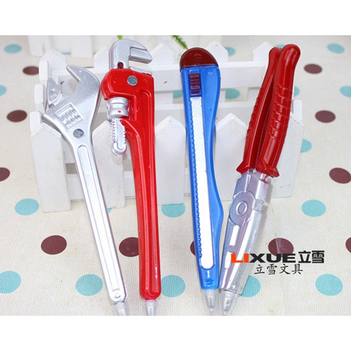 Bút bi dụng cụ