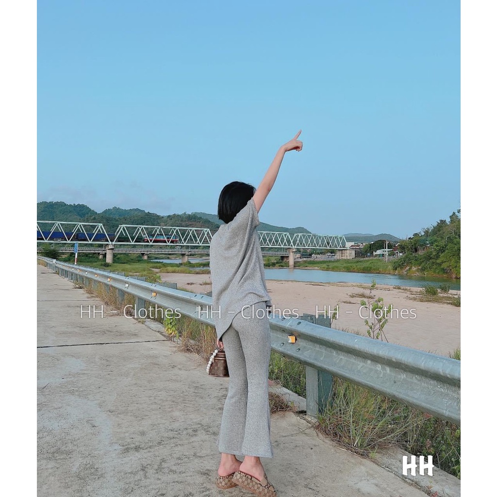 Bộ Áo Thun Nữ Kèm Quần Ống Loe Vải Cotton Xám