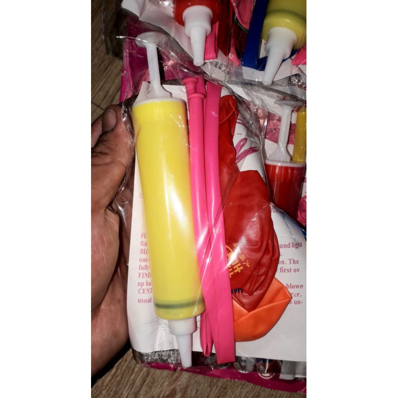 Sét một cái ống bơm mini và 7 cái bong bóng bằng nhựa