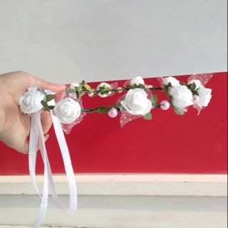 Vòng hoa đội đầu chụp hình