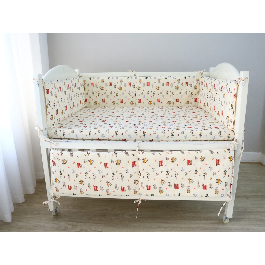 Quây cũi chần bông Petit Town vải xô muslin họa tiết ô tô