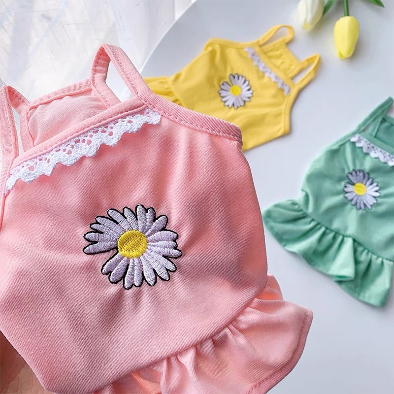 váy đấm hoa cúc cho chó mèo