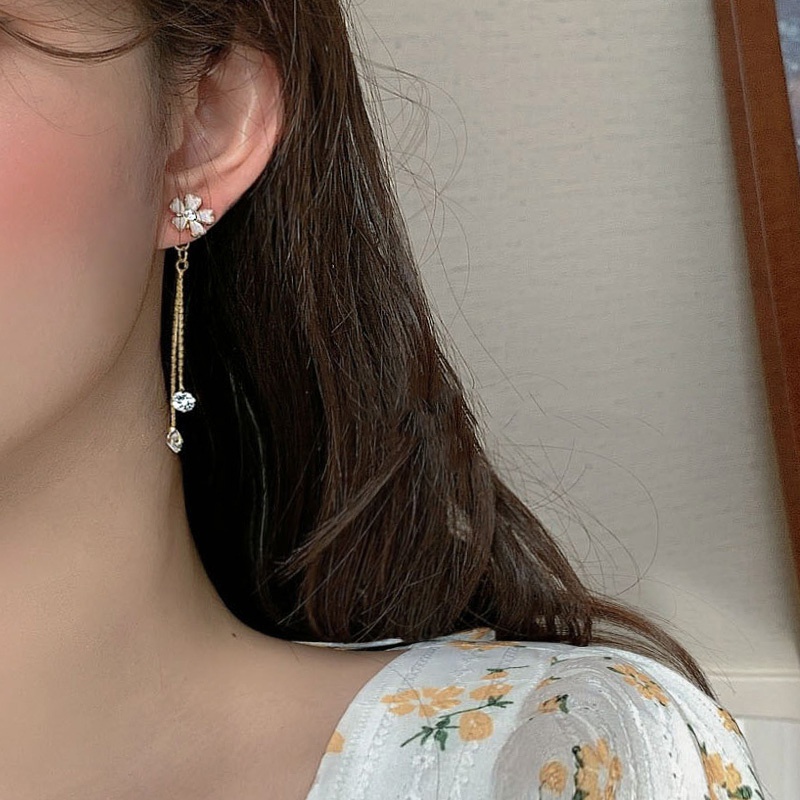 Khuyên tai tua rua dài đính ngọc trai