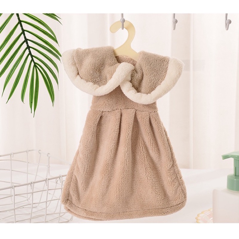 Khăn lau tay hình chiếc váy cute vải mịn kèm móc treo hình móc áo