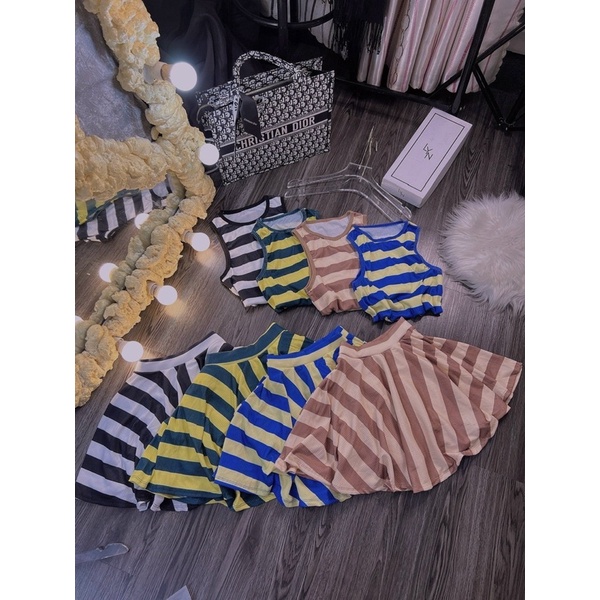 Set Bộ Sọc To Áo 3 Lỗ Croptop Kèm Váy Xoè Bồng