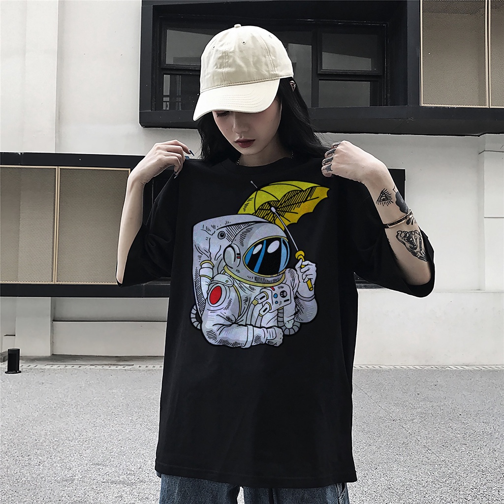 Áo thun DOLOANO Unisex in hình du hành vũ trụ tay lỡ dành cho nam nữ phong cách Genz