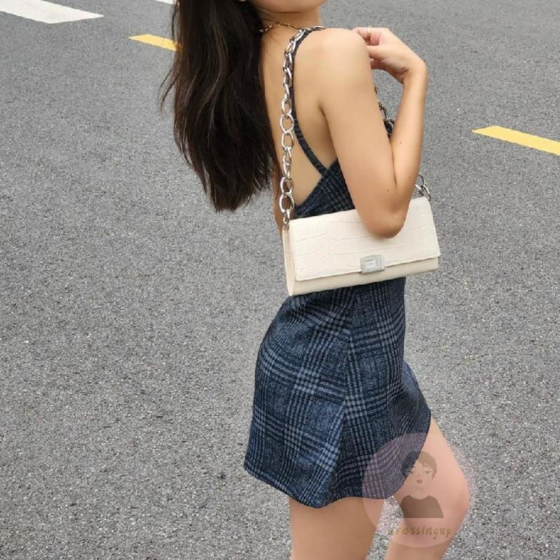 Đầm Hai Dây Mỏng Hở Lưng Họa Tiết Kẻ Sọc Bằng Kim Loại Trang Trí Dành Cho Bạn Nữ