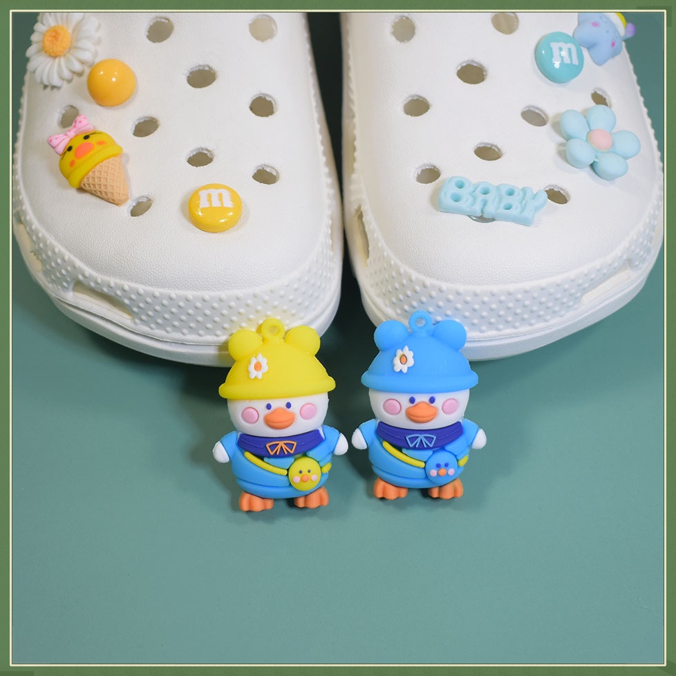 Set 10 Phụ Kiện Gắn Ba Lô / Giày Crocs / Túi Xách Hình Vịt Hoạt Hình Dễ Thương Cho Bé