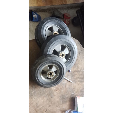 Bánh xe cao su đặc hàng bãi USA