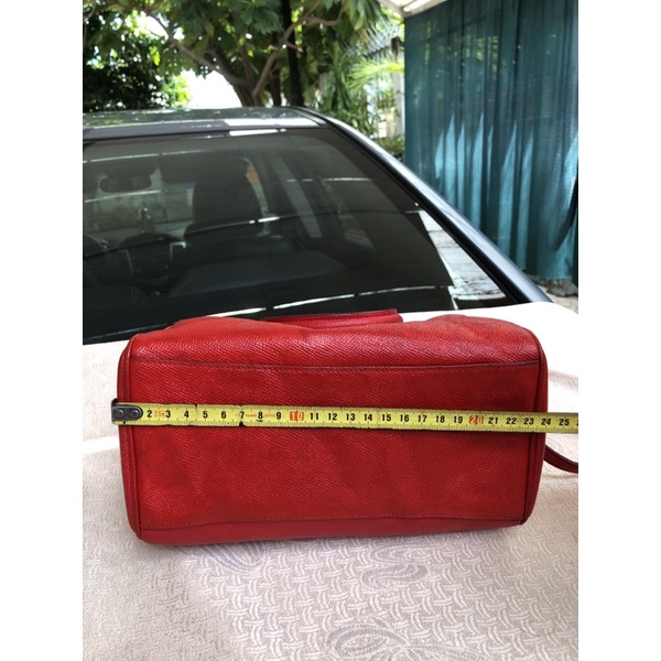 Túi chuẩn si . Túi qua sử dụng. Khách vui lòng xem hình nếu muốn biết thêm thông tin sản phẩm mời khách vô chat. Thanks.