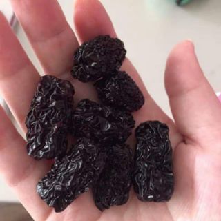 Táo đen ánh tím ăn liền