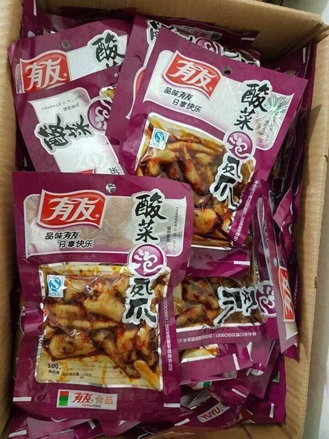 Sỉ 1 thùng chân gà YuYu 100gr muối cay xanh - tím (70 gói)