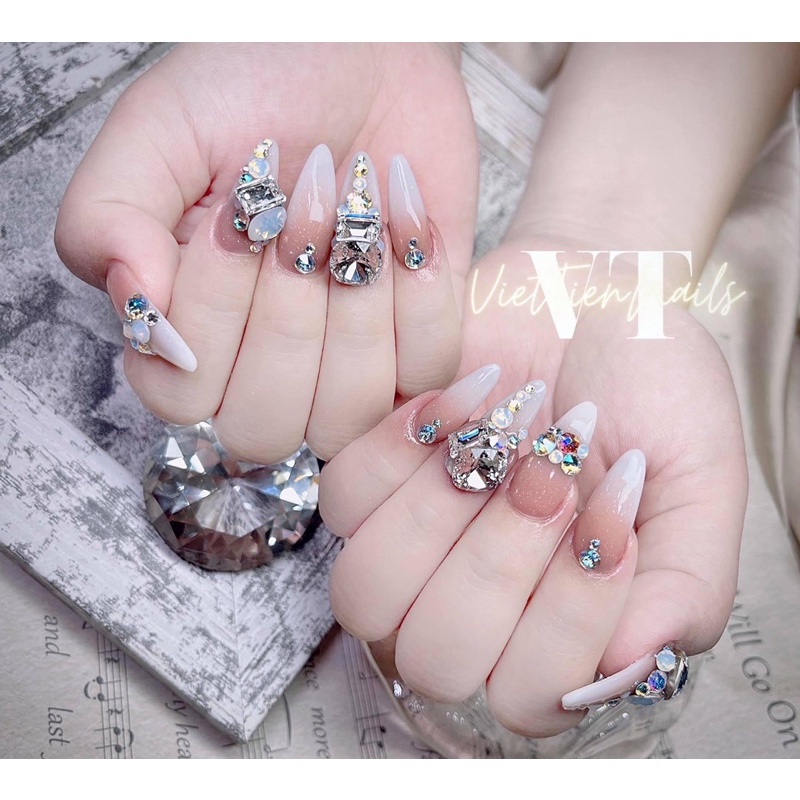 Đá hình vuông đính móng